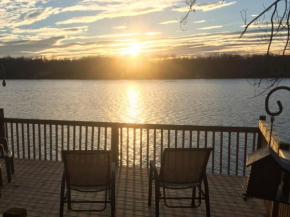 Gorgeous Lakefront Paradise for family and friends